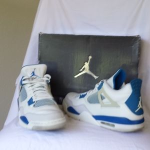 Jordan 4's